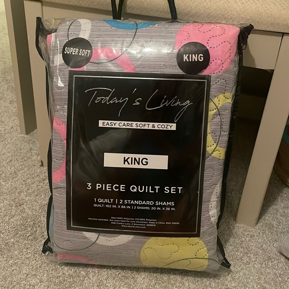 King 3 piece quilt set -super soft never opened or used.